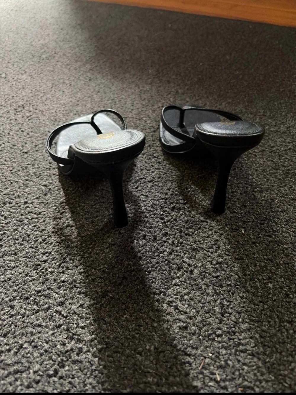 Black sandals, size 6
